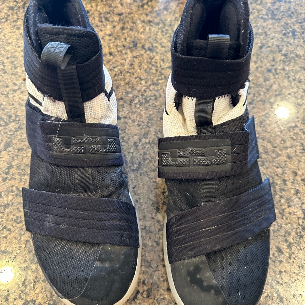 Nike LeBron Soldier 10 Mens 9